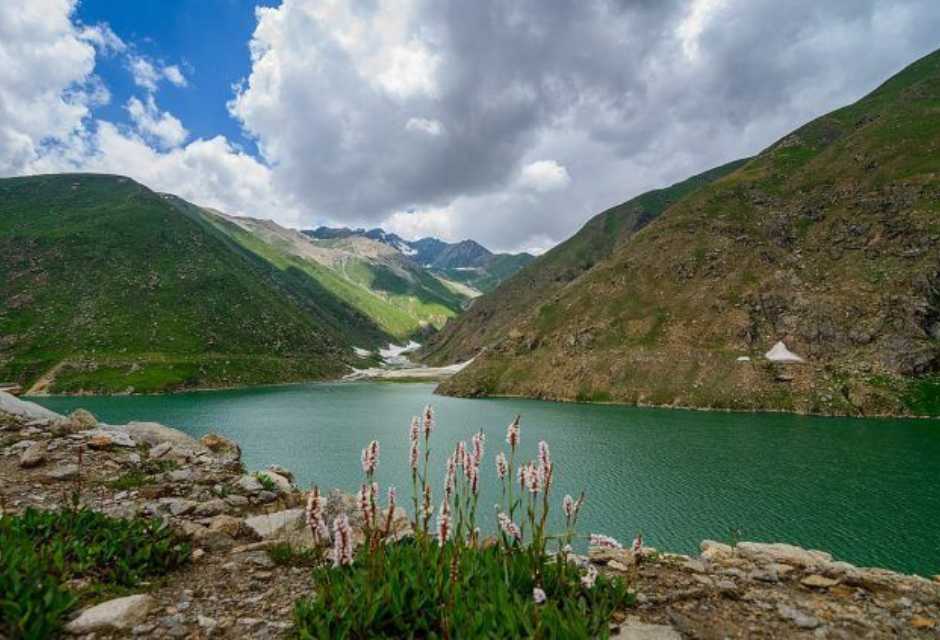 Lulusar Lake