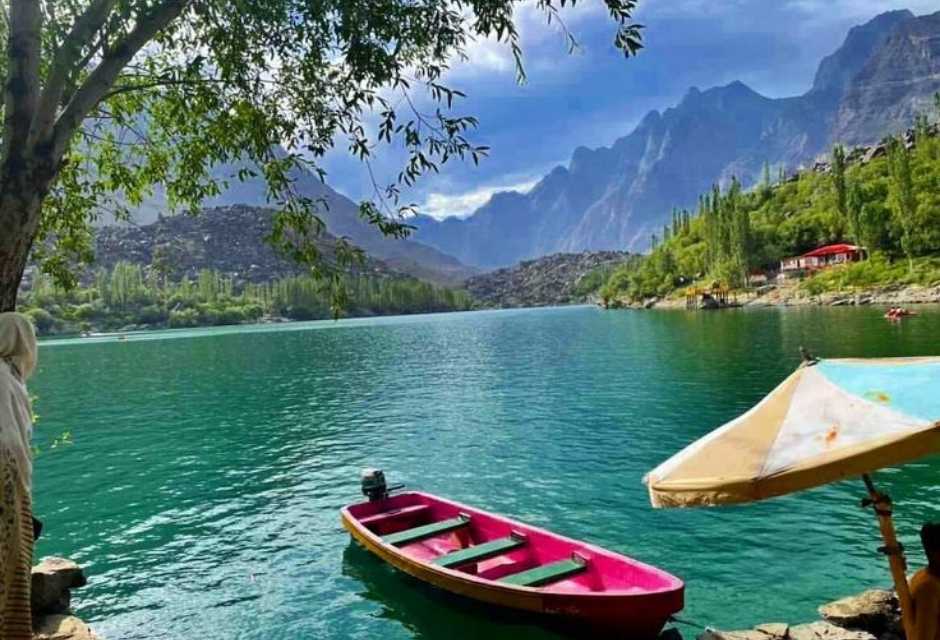 Upper Kachura Lake
